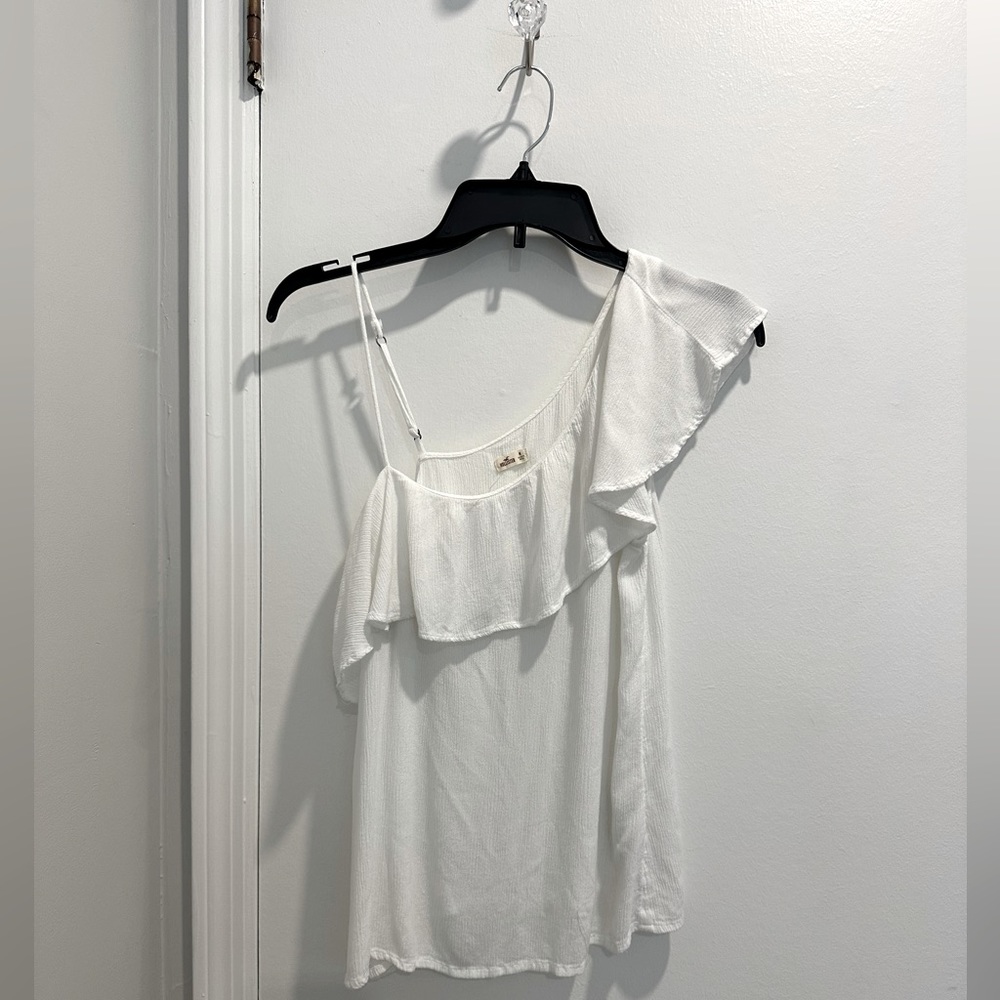 Hollister Size MD Beautiful White Top! ~Worn Twice